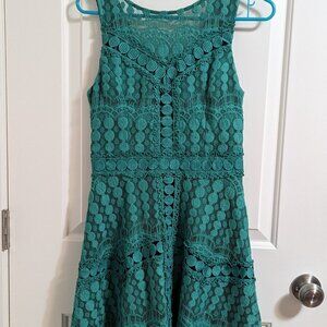 Adelyne Rae Sleeveless Green Dress Size S Lace Mid-length